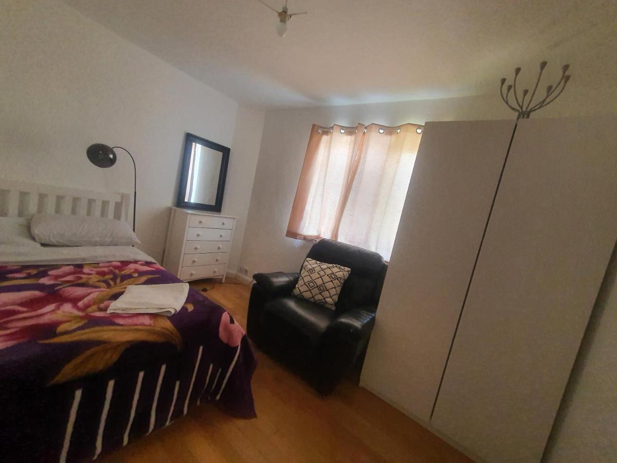 Art Double Bed Room Edgware Exterior foto