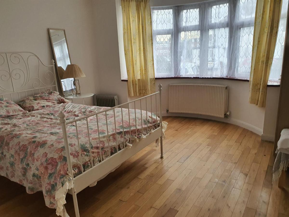 Art Double Bed Room Edgware Exterior foto